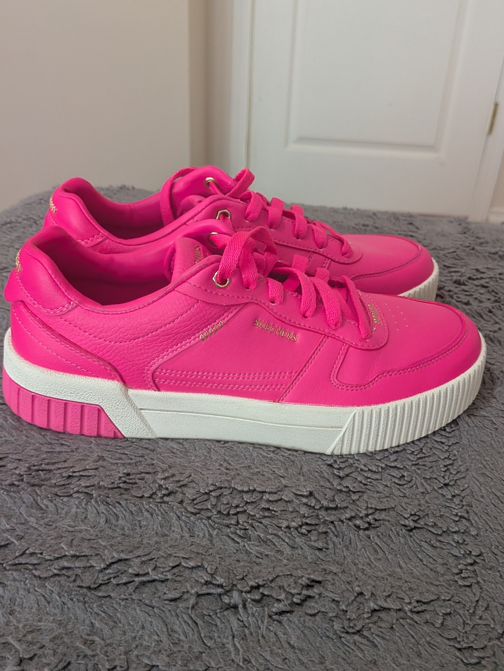 Skechers Women's Hot Pink Low-Top Sneakers